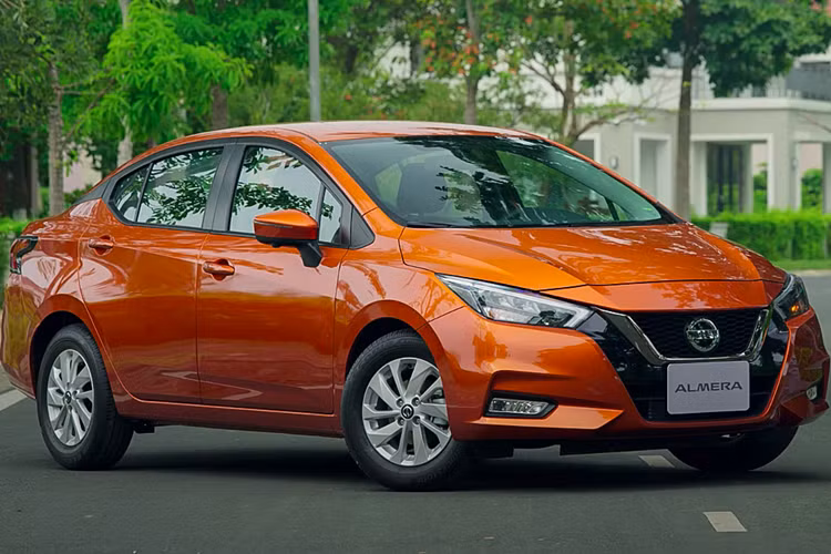 Cung cấp sức mạnh cho mẫu sedan Nhật Bản là động cơ xăng 3 xy-lanh, tăng áp, dung tích 1.0L cho công suất tối đa 98,6 mã lực tại 5.000 vòng/phút và mô-men xoắn cực đại 152 Nm tại 2.400 – 4.000 vòng/phút. Đi cùng với đó là khộp số vô cấp CVT và hệ dẫn động cầu trước.