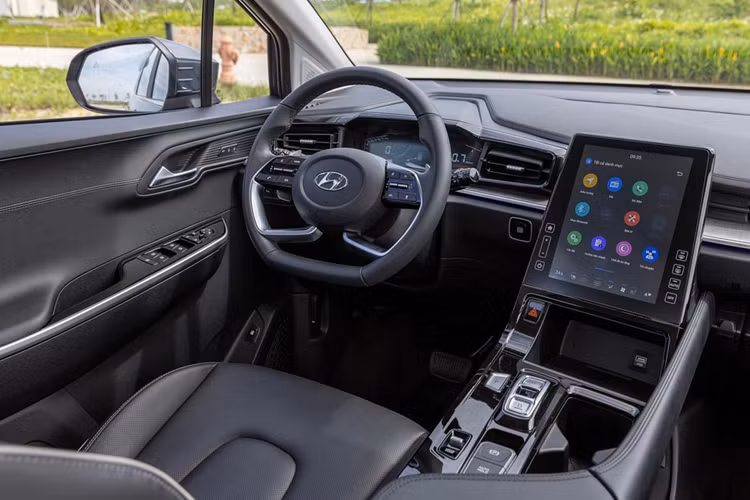 Trong tháng 3/2024 vừa qua, Hyundai Custin đã bán được 284 xe, tăng trưởng 123,6% so với tháng liền trước, và đứng thứ 6 trong phân khúc xe MPV tại Việt Nam. Cộng dồn 3 tháng đầu năm nay, mẫu xe đến từ Hàn Quốc đã đạt doanh số 655 xe.