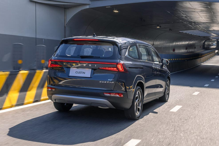 Hỗ trợ phòng tránh va chạm khi lùi xe RCCA, cảnh báo va chạm khi ra khỏi xe SEA, đèn pha tự động thích ứng AHB, cảm biến áp suất lốp, hỗ trợ giữ làn đường LFA, phòng tránh va chạm trước FCA, hệ thống điều khiển hành trình thông minh Smart Cruise Control và cảnh báo người lái mất tập trung DAW.