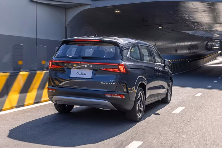 Hỗ trợ phòng tránh va chạm khi lùi xe RCCA, cảnh báo va chạm khi ra khỏi xe SEA, đèn pha tự động thích ứng AHB, cảm biến áp suất lốp, hỗ trợ giữ làn đường LFA, phòng tránh va chạm trước FCA, hệ thống điều khiển hành trình thông minh Smart Cruise Control và cảnh báo người lái mất tập trung DAW.