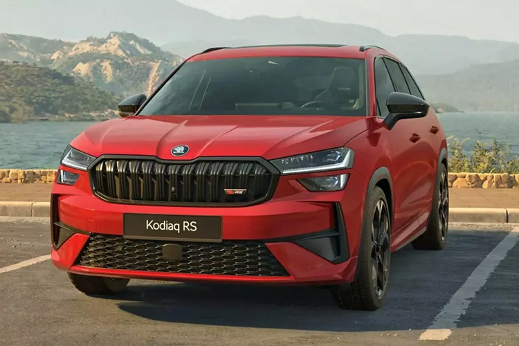 Là phiên bản mạnh nhất, Skoda Kodiaq RS 2025 mới được trang bị động cơ xăng TSI Evo 4 xi-lanh, tăng áp, dung tích 2.0L, tạo ra công suất tối đa 262 mã lực và mô-men xoắn cực đại 400 Nm. So với thế hệ cũ, mẫu xe này mạnh hơn 20 mã lực. Sức mạnh được truyền tới cả 4 bánh thông qua hộp số tự động ly hợp kép DSG 7 cấp.