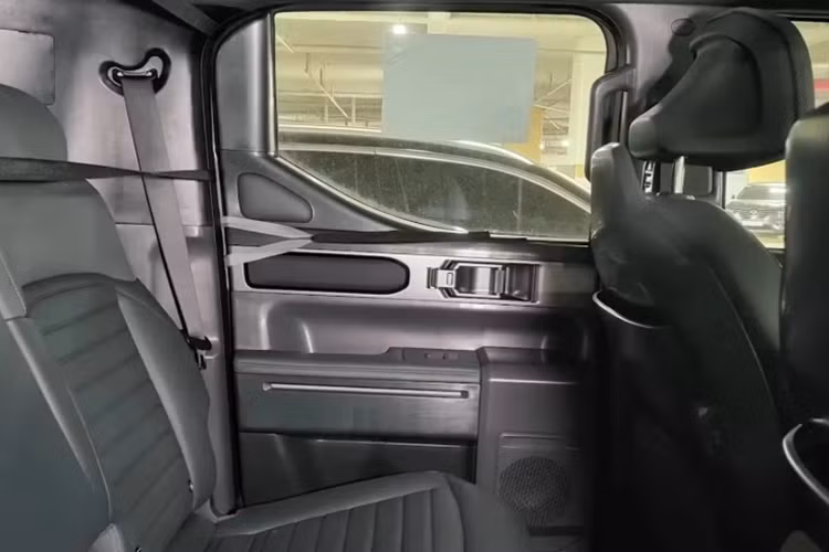 Kia cũng xác nhận, Tasman sẽ có ít nhất 2 cấu hình thân là cabin đơn một hàng ghế và cabin đôi 2 hàng ghế. Cũng có thể, xe sẽ có cả cấu hình hiệu suất cao để đối đầu với Ranger Raptor.