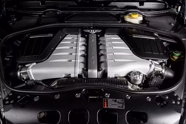 Biến chiếc xe mui trần thành Shooting Brake, Touring Superleggera đã chế tạo cho xe một bộ mui cố định theo yêu cầu và kéo dài cửa thêm 2,5 cm. Phần đuôi xe có đèn hậu hình elip và cửa sau thiết kế độc đáo.