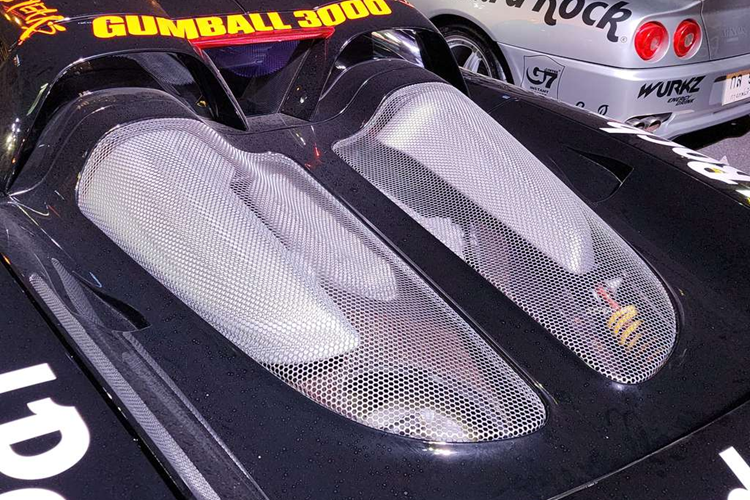 Vào thời điểm mới ra mắt năm 2004, giá xe Porsche Carrera GT có mức bán ra chỉ vào khoảng 450.000 USD (khoảng 11,04 tỷ đồng), nhưng hiện tại, giá xe đã tăng gấp 3 lần (khoảng hơn 30 tỷ đồng.