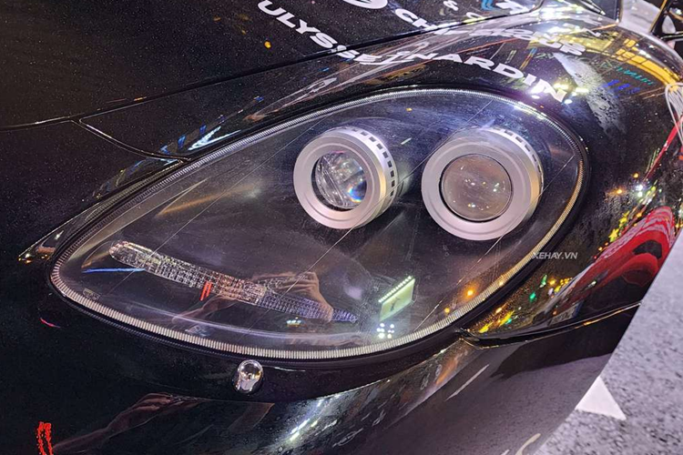 Xe mang số thứ tự 85, trong tổng số hơn 100 siêu xe tham dự Gumball 3000 2024. Porsche Carrera GT từng nhận danh hiệu "Best Dream Machine" (Cỗ máy đáng mơ ước nhất) của chương trình TV MotorWeek năm 2005.