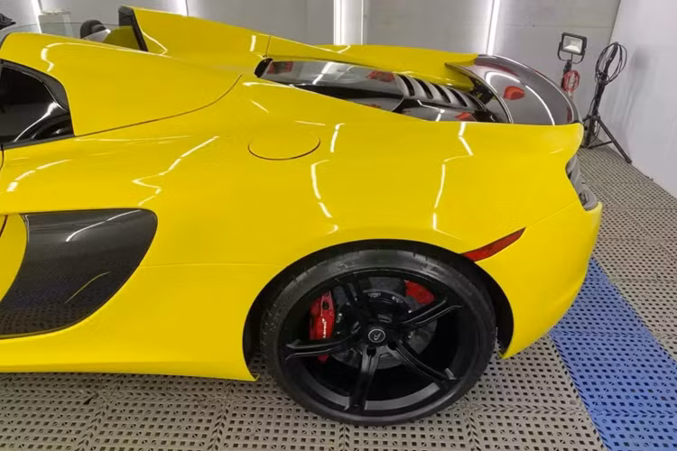 Đến khi được chồng cũ của Diệp Lâm Anh mua về trải nghiệm, chiếc siêu xe McLaren 650S Spider đã được thay da đổi thịt bằng quá trình độ nắp capô của xe McLaren P1, độ ống xả, và trải qua khá nhiều bộ áo khác nhau. Đến sau này, chiếc McLaren 650S Spider được 1 showroom ở Hà Nội mua lại, trước khi bán cho hot girl là Jessie Lương.