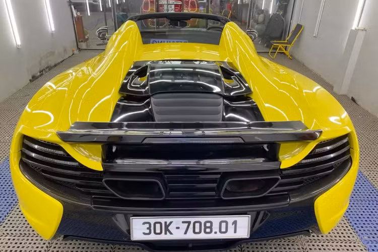 Động cơ kết hợp với hộp số 7 cấp SSG, nhờ đó, McLaren 650S Spider có thể tăng tốc từ vị trí xuất phát lên 100 km/h trong vòng 3 giây trước khi đạt vận tốc tối đa 328 km/h.