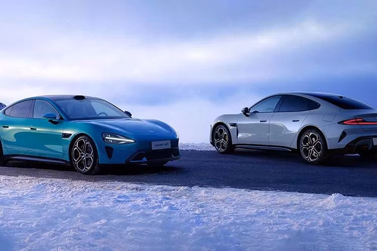 Con số tương ứng của pin CATL là 800 km và 750 km. Pin của BYD hỗ trợ sạc nhanh 400V trong khi pin CATL có thể dùng sạc nhanh 800V.