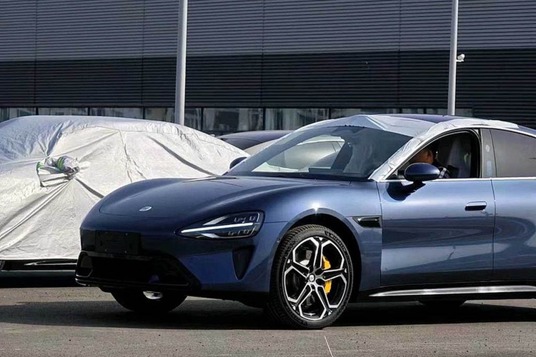 Theo kế hoạch, Xiaomi SU7 sẽ đạt sản lượng 2.000 chiếc hàng tháng từ tháng 3 và tăng lên 10.000 chiếc hàng tháng bắt đầu từ tháng 7. Xiaomi cũng đặt mục tiêu tận dụng tệp khách lên đến 20 triệu người đã và đang sử dụng điện thoại thông minh của hãng để thúc đẩy doanh số ban đầu.