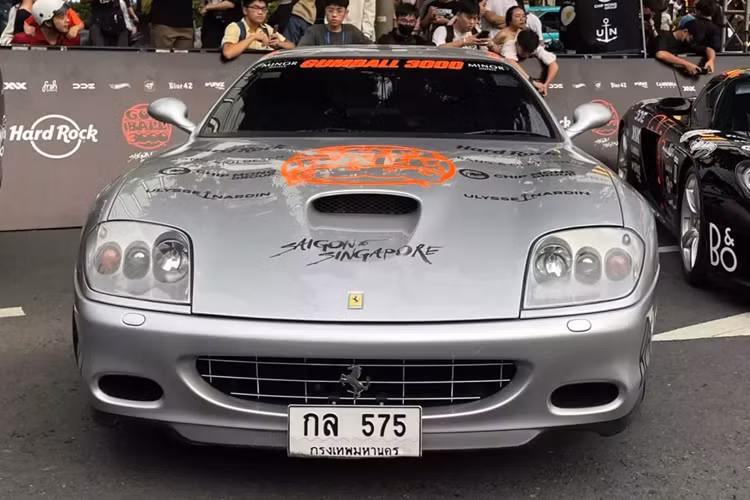 Tổng cộng chỉ có 2.056 xe Ferrari 575M Maranello sản xuất và bán ra thị trường, bao gồm 246 xe có hộp số sàn, vì thế, việc có 1 xe tham dự vào hành trình Gumball 3000 2024 đã nhận được sự quan tâm rất lớn.