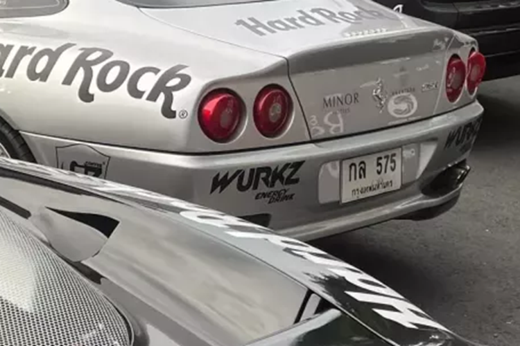 Ra mắt vào năm 2002, về cơ bản đây là một chiếc 550 Maranello được cập nhật với những thay đổi nhỏ về kiểu dáng từ Pininfarina. Các bản cập nhật từ 550 bao gồm nội thất được thiết kế lại cũng như một số cải tiến về mặt cơ khí, bao gồm đĩa phanh lớn hơn, động cơ lớn hơn và mạnh hơn...