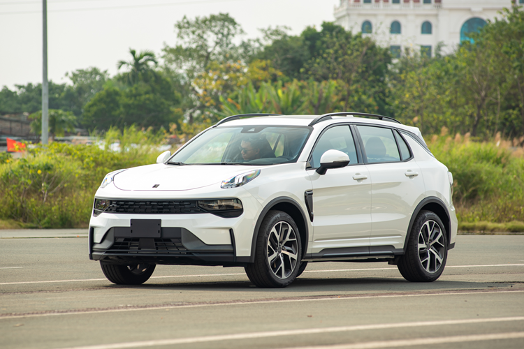 Lý do cho việc này là có một xu hướng ngày càng tăng đối với các loại xe năng lượng mới ở Trung Quốc, đặc biệt là PHEV. Chúng đang chiếm mất thị phần của các loại xe xăng như Lynk &amp; Co 01. Vì vậy, các nhà sản xuất ôtô buộc phải giảm giá mạnh cho các sản phẩm ICE của họ.