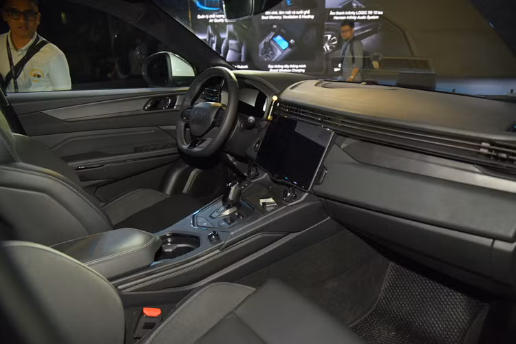 Các lợi ích khác bao gồm bảo hành xe trọn đời và hỗ trợ trên đường cho chủ sở hữu đầu tiên. Lynk &amp; Co 01 là một chiếc SUV nhỏ gọn dựa trên kiến trúc mô-đun CMA.