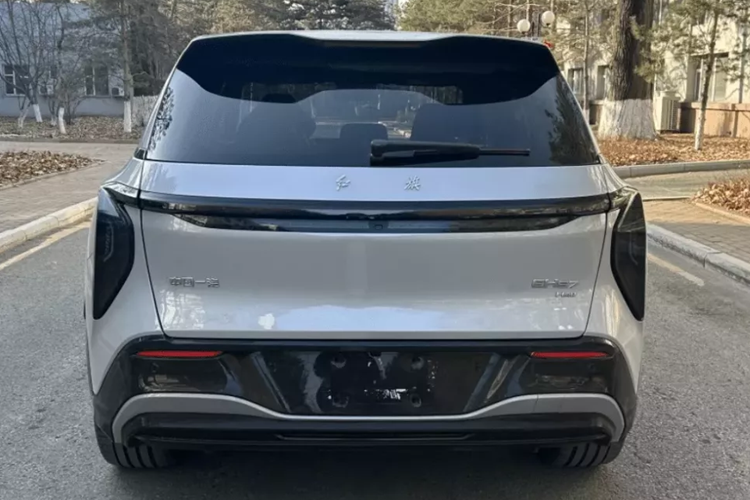 Hồng Kỳ EHS7 phiên bản đổi pin sắp được bán ở Trung Quốc - Hình 8 Hong Ky EHS7 phien ban doi pin sap duoc ban o Trung Quoc-Hinh-8