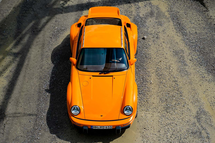 Ruf đã tạo ra một mẫu xe Concept Rodeo vào năm 2020 với một số chi tiết nâng cấp về diện mạo tổng thể. Lần này, Ruf cho biết khoang nội thất của xe được chế tác dựa trên “chủ đề Western Americana” và lấy cảm hứng từ Trang trại Ralph Lauren.