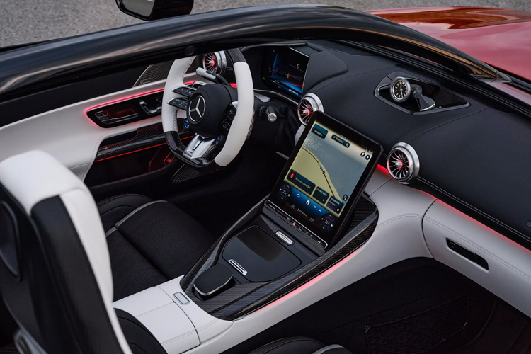 Mẫu xe thể thao vẫn được trang bị khối động cơ V8 tăng áp kép 4.0 lít với khả năng sản sinh công suất 577 mã lực và mô-men xoắn 800 Nm, giống như SL 63 thông thường. Hệ truyền động này cung cấp cho chiếc xe đủ sức mạnh, cho phép tăng tốc lên 100 km/h trong 3,6 giây và đạt tốc độ tối đa 315 km/h.