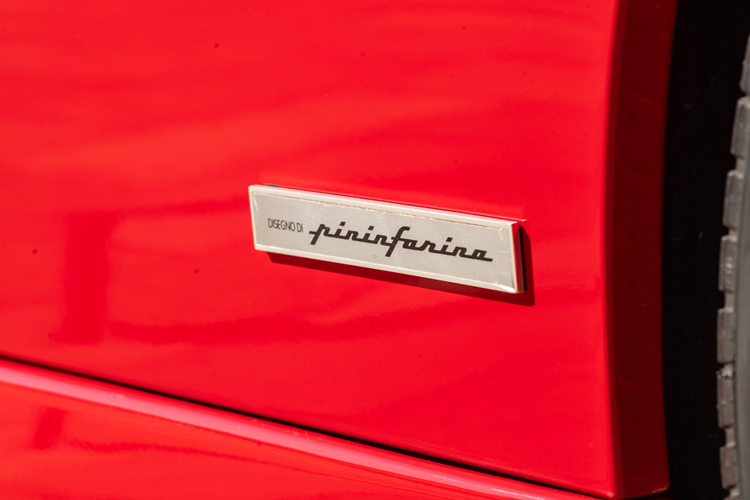 Mẫu xe được trang bị hộp số kiểu F1 mới nhất có thể được sử dụng kết hợp vớ lẫy chuyển số phía sau vô lăng.