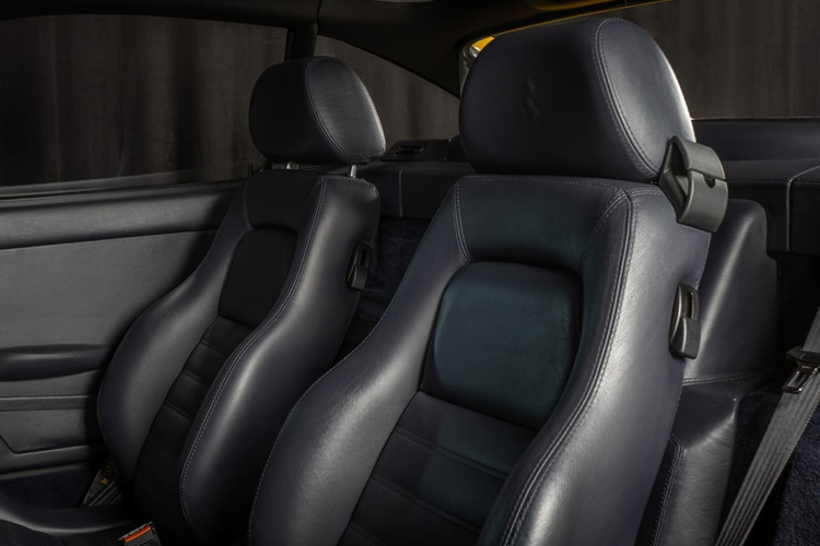 Khối động cơ sở hữu số vòng quay tối đa là 8500 vòng/phút cực ấn tượng và thiết kế động cơ 5 van trên mỗi xi-lanh cải tiến. Ở thời điểm này, F355 Berlinetta chính là mẫu xe sở hữu khối động cơ V8 tốt nhất mà Ferrari từng chế tạo.