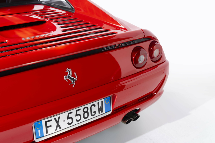Về nền tảng, xe được phát triển dựa trên mẫu xe 348 nhưng động cơ của Ferrari F355 Berlinetta đã được tinh chỉnh, nâng cấp nhiều hơn.