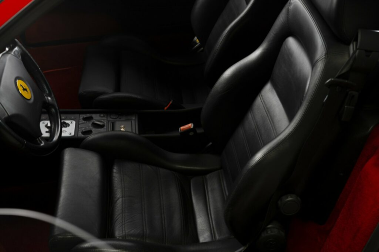 Để cải thiện khả năng xử lý và mang lại trải nghiệm lái ấn tượng hơn, phần khung gầm cũng đã được sửa đổi đáng kể. Xe được trang bị bộ giảm chấn điện tử mới, đồng thời giúp nâng cao cảm giác lái cũng như khả năng sang số của xe cũng được cải thiện tốt hơn.