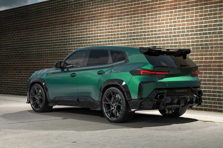 Hiện tại, BMW XM chỉ được phân phối chính hãng phiên bản tiêu chuẩn với mức giá từ 11 tỷ đồng. Với mức giá và hiệu suất như trên, mẫu xe này được định vị cạnh tranh trực tiếp với Mercedes-AMG G 63, hiện có mức giá từ 11,75 tỷ đồng.