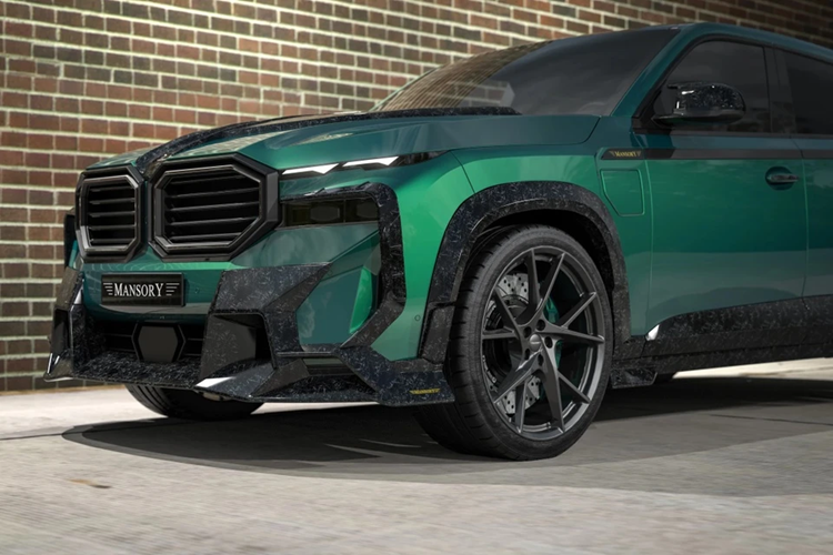 Tương tự các dự án trước, ngôn ngữ thiết kế hầm hố vẫn là nét đặc trưng của hãng độ đến từ Đức. Mansory còn cung cấp khả năng cá nhân hóa ngoại thất và nội thất theo mong muốn của khách hàng.