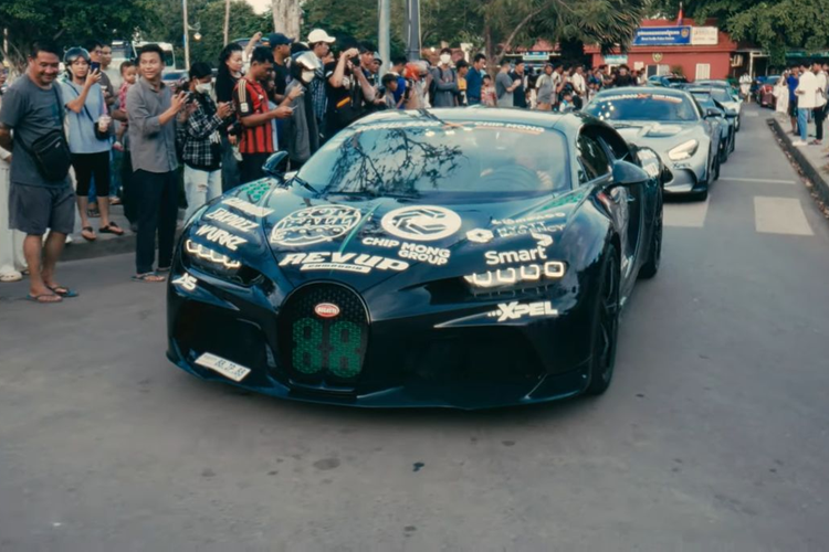 Theo đó, vào ngày 31/8 vừa qua đại gia Campuchia – cũng là chủ sở hữu của hai chiếc megacar Bugatti Chiron và Chiron Super Sport đã xác nhận sẽ mang hai siêu phẩm này đến Việt Nam để tham dự hành trình siêu xe lớn nhất thế giới, thông qua một sự kiện siêu xe tại Phnôm Pênh. Được biết, bộ đôi này sẽ được nhập cảnh vào Việt Nam qua cửa khẩu Mộc Bài (tỉnh Tây Ninh) vào ngày 14/9 tới đây.