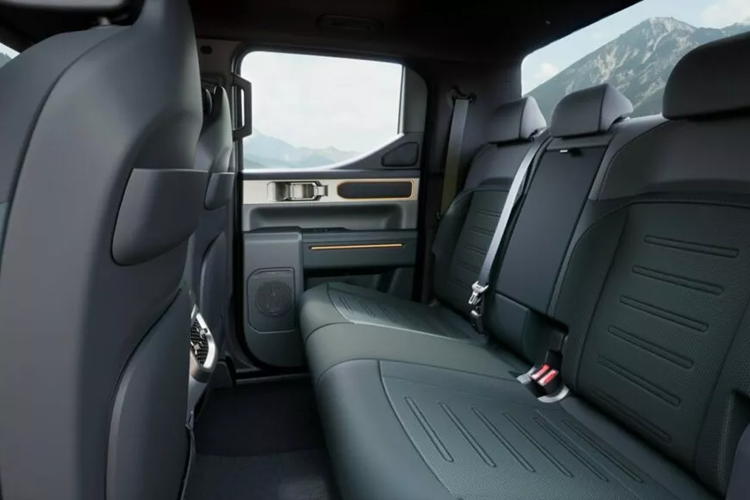 Giám đốc bán hàng và tiếp thị của Kia Nam Phi Albrecht Gründel cho biết xe bán tải Tasman sẽ được bàn giao đến các đại lý Nam Phi vào giữa năm 2025, giống như các thị trường khác, nhưng vẫn chưa có thông tin chi tiết về việc ra mắt tại Hoa Kỳ.