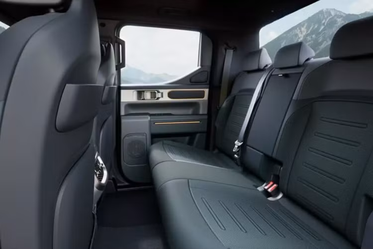 Giám đốc bán hàng và tiếp thị của Kia Nam Phi Albrecht Gründel cho biết xe bán tải Tasman sẽ được bàn giao đến các đại lý Nam Phi vào giữa năm 2025, giống như các thị trường khác, nhưng vẫn chưa có thông tin chi tiết về việc ra mắt tại Hoa Kỳ.