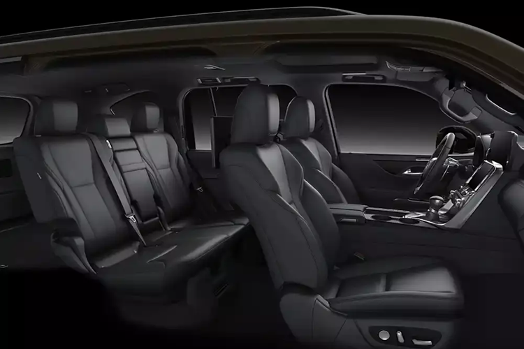 Ở phía dưới màn hình thông tin giải trí vẫn có những nút bấm cơ học để chỉnh các tính năng thường dùng. Sạc điện thoại không dây với tốc độ nhanh hơn cũng được bổ sung cho xe. Bản cao cấp sẽ được trang bị ghế trước thư giãn với 5 chế độ massage, bao gồm massage toàn thân cũng như từng vùng.