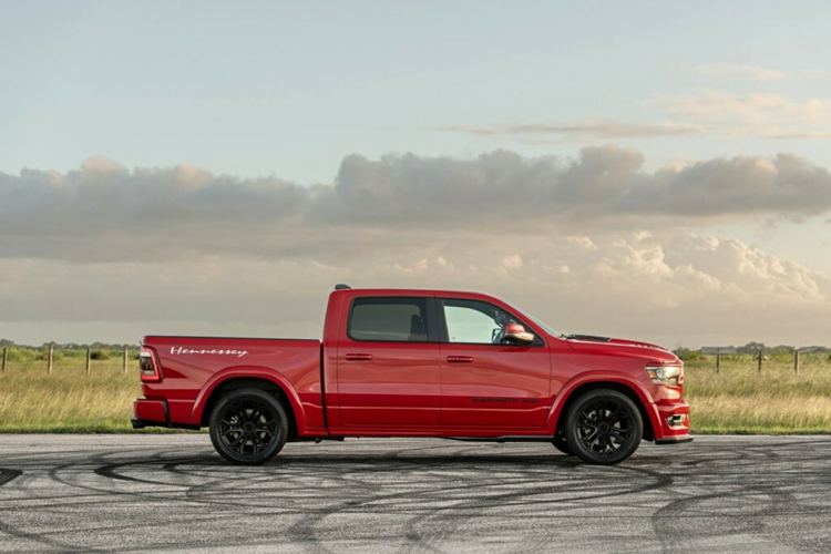 Hiện tại, thương hiệu độ không tiến hành nâng cấp đối với khối động cơ của xe, chính vì thế chiếc xe vẫn được trang bị khối động cơ V8 HEMI với dung tích 5.7 lít. Khối động cơ này tạo ra công suất 395 mã lực và mô-men xoắn đạt mức 555 Nm.