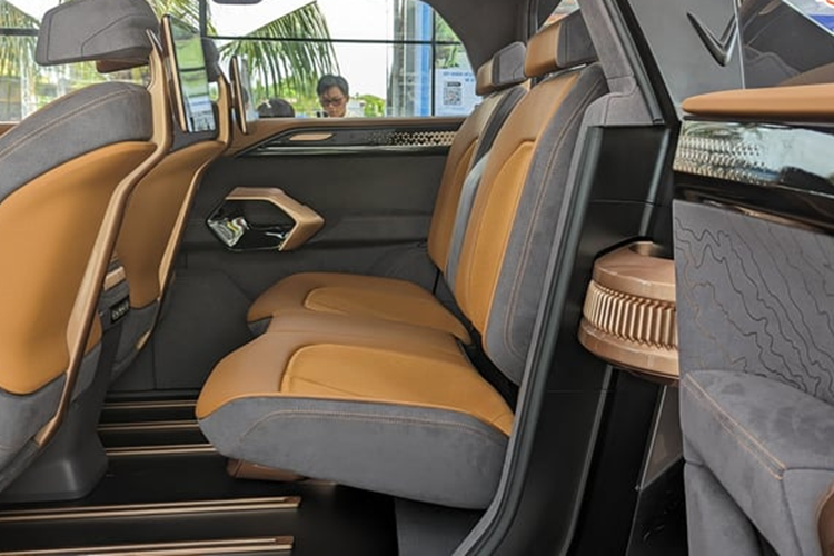Đây cũng là kích thước dài nhất trong số những mẫu xe cùng phân khúc, giúp người dùng có được không gian rộng rãi để chở đồ, nghỉ ngơi hay giải trí trên xe, tăng tối đa sự tiện dụng.