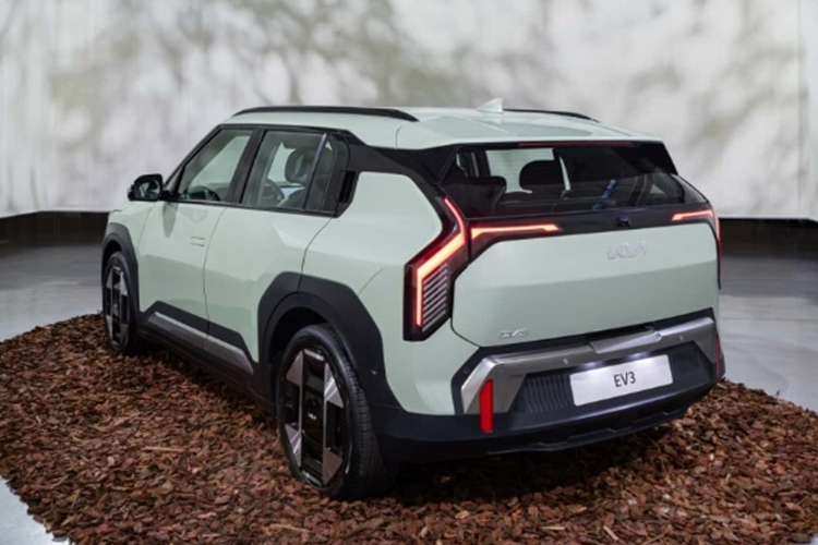 Kia cung cấp cho người dùng hai tùy chọn gói pin. Bản tiêu chuẩn dùng pin 58,3 kWh và bản Long Range dùng pin 81,4 kWh cho phạm vi hoạt động 600 km.