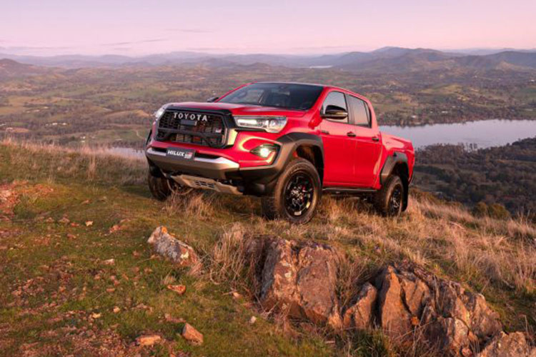 Hãng xe Toyota đang nỗ lực không ngừng để đảm bảo rằng phiên bản Hilux thế hệ mới này sẽ không chỉ kế thừa những ưu điểm của các phiên bản trước mà còn vượt qua các tiêu chuẩn mới về cả hiệu suất và bảo vệ môi trường.