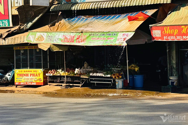 Liên quan đến tình trạng bụi phát sinh từ quá trình thi công sân bay, vào cuối năm 2022, Sở TN-MT Đồng Nai đã kiến nghị Bộ TN-MT vào cuộc kiểm tra việc chấp hành các quy định của pháp luật về bảo vệ môi trường tại dự án xây dựng sân bay Long Thành. Theo kết quả quan trắc không khí định kỳ từ tháng 4 - 10/2022, ở khu vực xây dựng sân bay Long Thành, ô nhiễm bụi vượt quy chuẩn từ 1,02-18,32 lần.