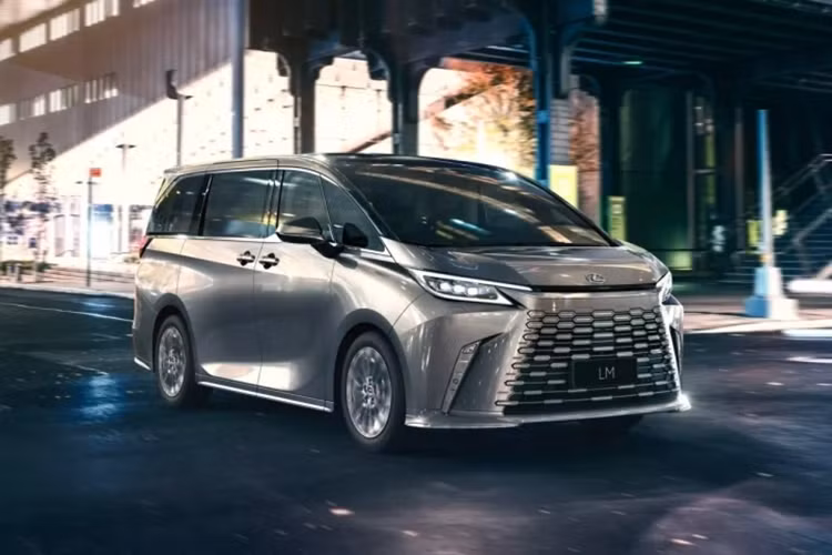 Cảnh báo phương tiện tới gần khi mở cửa, cảnh báo tiền va chạm, phanh tự động khẩn cấp, hệ thống kiểm soát hành trình thích ứng, tự động giảm tốc độ khi ôm cua, cảnh báo lệch làn đường tích hợp hỗ trợ giữ làn đường, hỗ trợ chuyển làn đường và đèn pha thích ứng tự động.