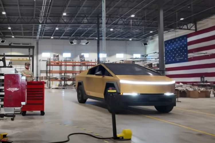 Vận tốc tối đa của xe tăng lên 209 km/h trong khi phạm vi di chuyển giảm xuống còn 515 km. Nếu có thêm pin bổ sung như phiên bản AWD, Tesla Cybertruck Cyberbeast 2024 có thể chạy được 708 km.