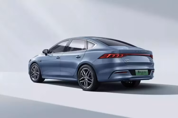 Theo nhận định của các chuyên gia phân tích thị trường, việc ra mắt phiên bản Glory Edition mới của BYD sẽ đồng nghĩa với phát súng đầu tiên mở màn cho cuộc chiến giá xe của năm Giáp Thìn 2024. Động thái của BYD có thể sẽ kích hoạt chuỗi phản ứng cho toàn bộ các mẫu xe thuộc phân khúc ô tô cỡ C khác tại thị trường Trung Quốc.