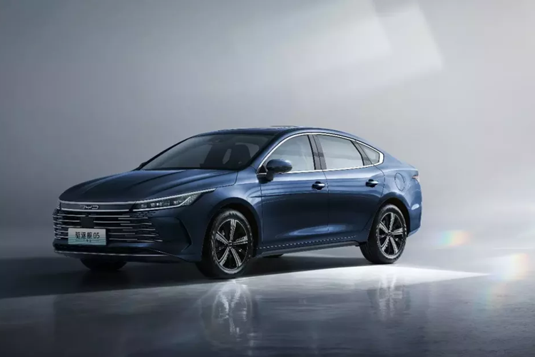 Vào hồi tháng 11/2023, BYD từng giảm giá 10.000 Nhân dân tệ cho Qin Plus Champion Edition trong thời gian giới hạn. Điều này đã lập tức khiến Nissan và Toyota phải giảm giá theo.