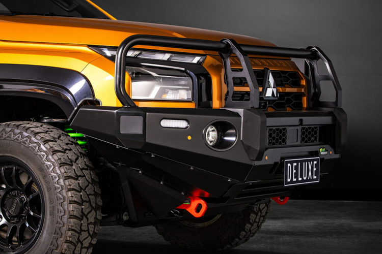 Loại cơ bản được hoàn thiện với các chi tiết đơn giản hóa ngoài ra có một số vị trí chờ để lắp thêm các trang bị bổ sung theo nhu cầu của người dùng. Phiên bản cao cấp hơn Deluxe có trang bị đèn LED bổ sung, điểm móc kéo xe và giá treo ăng-ten kép.