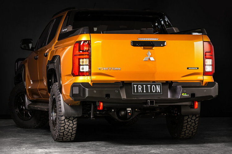 Lô phụ kiện Ironman 4×4 đầu tiên cho Mitsubishi Triton L200 2024 mới dự kiến sẽ được tiến hành vào khoảng đầu tháng 7/2024. Hãng độ cũng công bố một số phụ kiện hiện đang được phát triển bao gồm mui xe, giá nóc, bệ bước chân, bảo vệ gầm xe và sẽ sớm công bố trong thời gian tới.