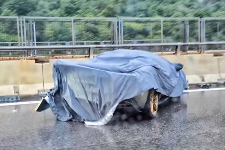 Năm nay có tổng cộng 125 siêu xe dự Ferrari Cavalcade. Theo đó, ngay trong ngày đầu tiên của hành trình đã có ba chiếc Ferrari gặp sự cố.