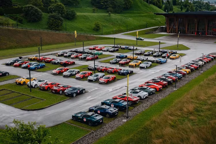 Hành trình siêu xe Ferrari Cavalcade 2024 là cuộc chơi thường niên được thương hiệu Ý tổ chức riêng cho những khách hàng VIP. Cavalcade 2024 hiện đang diễn ra với điểm xuất phát từ Verona và kết thúc tại Venice (Italy).