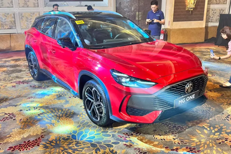 Sau hơn 1 tháng, giá bán của xe tiếp tục được hé lộ trước khi chính thức ra mắt vào cuối tháng 2 này. Theo đó, tại thị trường Philippines, giá xe MG One 2024 bản Lux có giá 1.458.888 Peso (khoảng 634 triệu đồng). Nếu giá bán này là chính xác thì xe sẽ đắt hơn người anh em cùng phân khúc là MG HS Trophy (1.308.888 Peso).