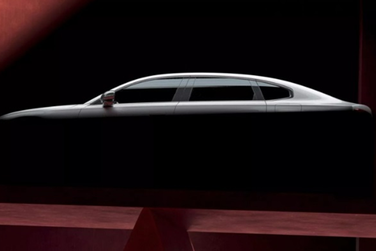 Là một mẫu xe điện nên dự kiến Volvo ES90 sẽ sở hữu lưới tản nhiệt khép kín, tay nắm cửa ẩn và gương chiếu hậu cũng có thiết kế giống EX90. Cảm biến LiDAR có thể sẽ được gắn trên kính chắn gió. Thiết kế phía sau trong hình ảnh phác hoạ cũng phản ánh phong cách thiết kế đang được áp dụng cho những mẫu xe Volvo mới gần đây.