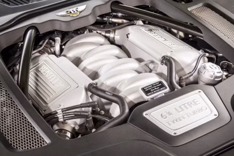 Bentley Mulsanne sử dụng động cơ V8, Biturbo, dung tích 6,75 lít, sản sinh công suất tối đa 505 mã lực và mô-men xoắn cực đại 1.020 Nm. Động cơ kết hợp với hộp số tự động 8 cấp do ZF, nhờ đó, chiếc xe siêu sang này dễ dàng tăng tốc từ vị trí xuất phát lên 100 km/h chỉ trong vòng 5,1 giây trước khi đạt vận tốc tối đa 305 km/h.