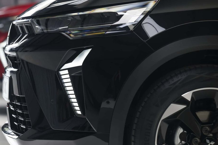 Một số trang bị an toàn đáng chú ý bao gồm hệ thống giám sát sự tập trung của người lái, hỗ trợ giữ làn đường khẩn cấp và hỗ trợ kiểm soát tốc độ thông minh.