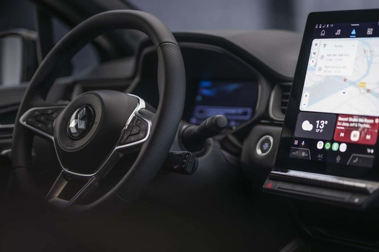 Về nội thất, Mitsubishi Outlander Sport 2024 sở hữu màn hình giải trí trung tâm 10,4 inch kết nối không dây với Apple CarPlay/Android Auto và màn hình đồng hồ lái kích thước 7 inch.