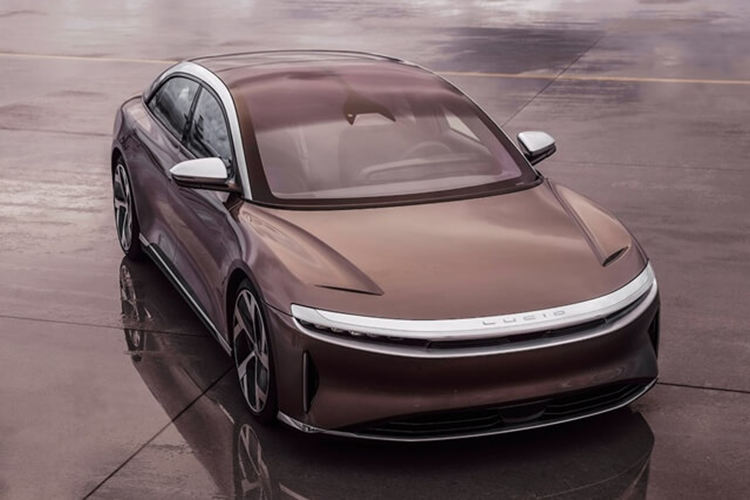 Phiên bản Lucid Air Grand Touring chạy điện có giá bán 110.900 USD thì có khả năng di chuyển khoảng 824 km chỉ trong một lần sạc, tăng từ mức 780 km so với phiên bản cũ.