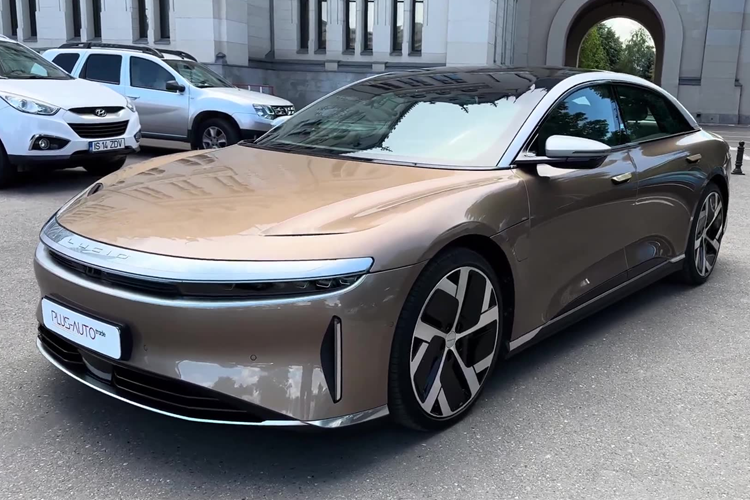 Nhìn chung, tất cả các mẫu Air 2025 đều đạt tiêu chuẩn với bơm nhiệt giống như chiếc Air Sapphire hàng đầu được sử dụng lần đầu tiên. Máy bơm nhiệt này giúp cải thiện phạm vi hoạt động và sạc trong điều kiện lạnh.